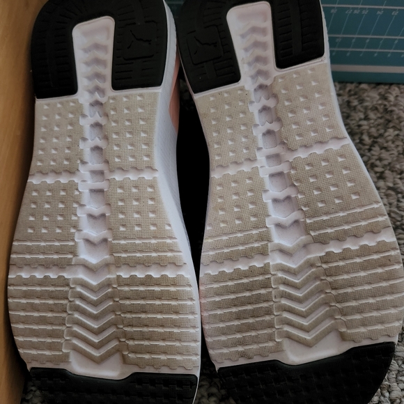 Used Puma sneakers - Picture 3 of 6